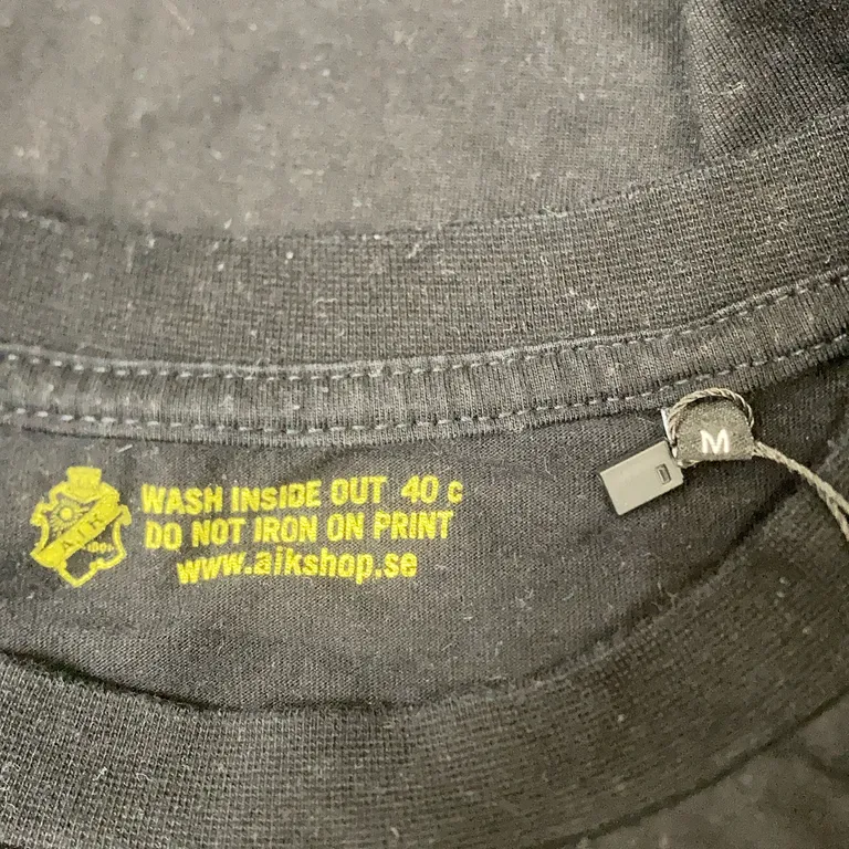 T-shirt (Svart) från Aikshop Bomull - Varumärke