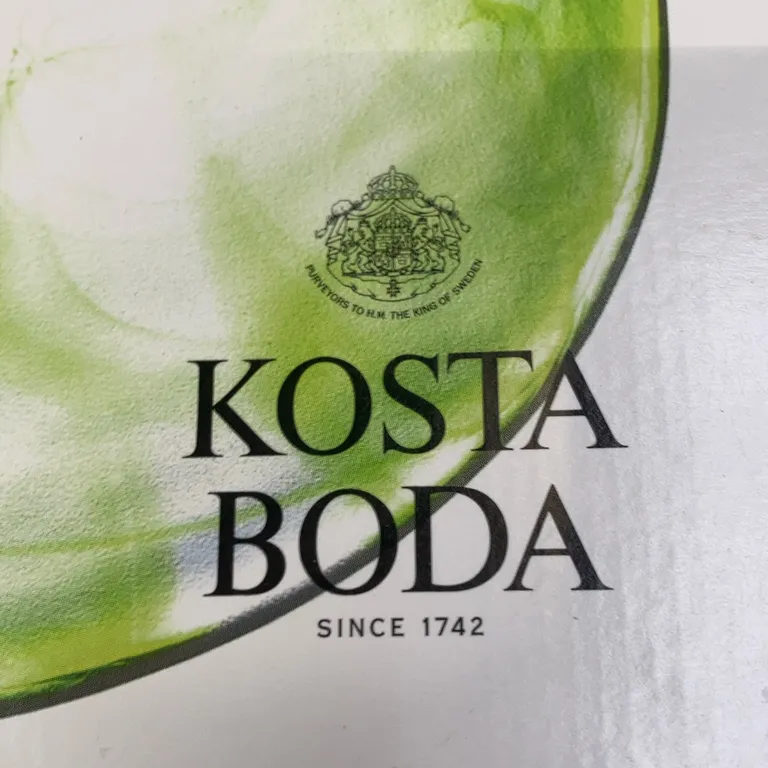Tallrik (Vit, Grå) från Kosta Boda - Varumärke