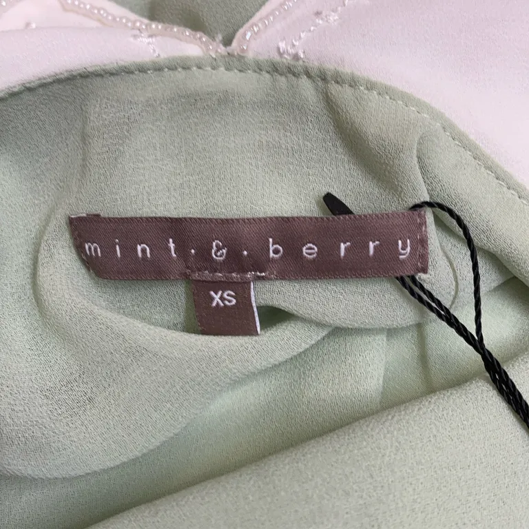 Linne (Grön, Vit) från Mint & Berry Polyester - Varumärke