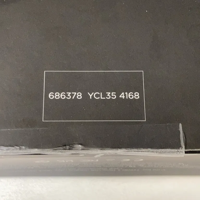 Radio (Tykho 3) från Saint Laurent x Lexon - Detaljbild