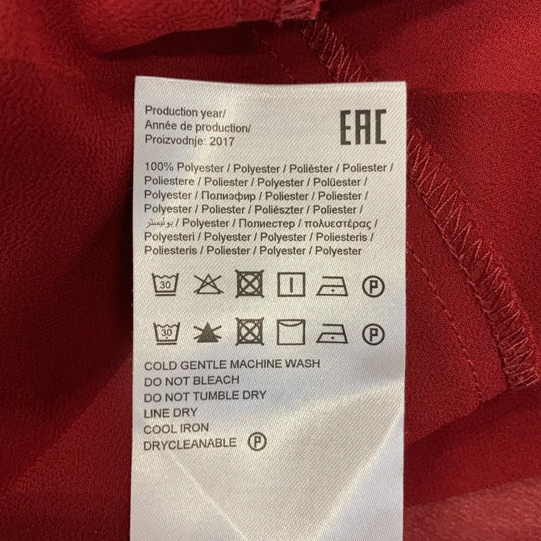 Topp (Röd) från Pieces Polyester - Materialetikett