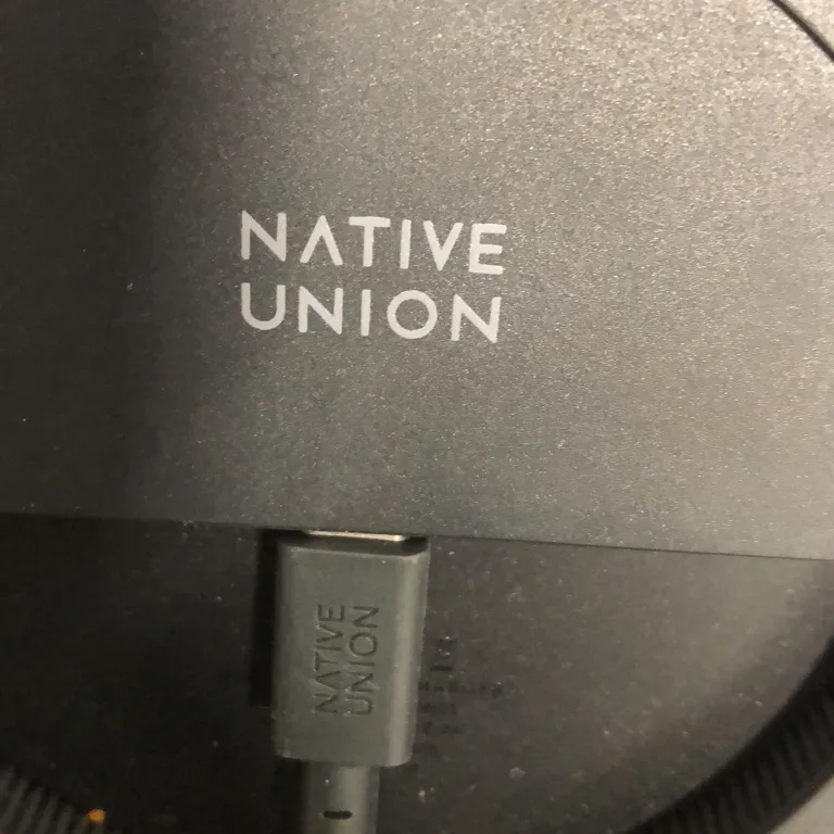 Trådlös laddare (Dock Wireless Charger (DOCKW01)) från Native Union - Varumärke