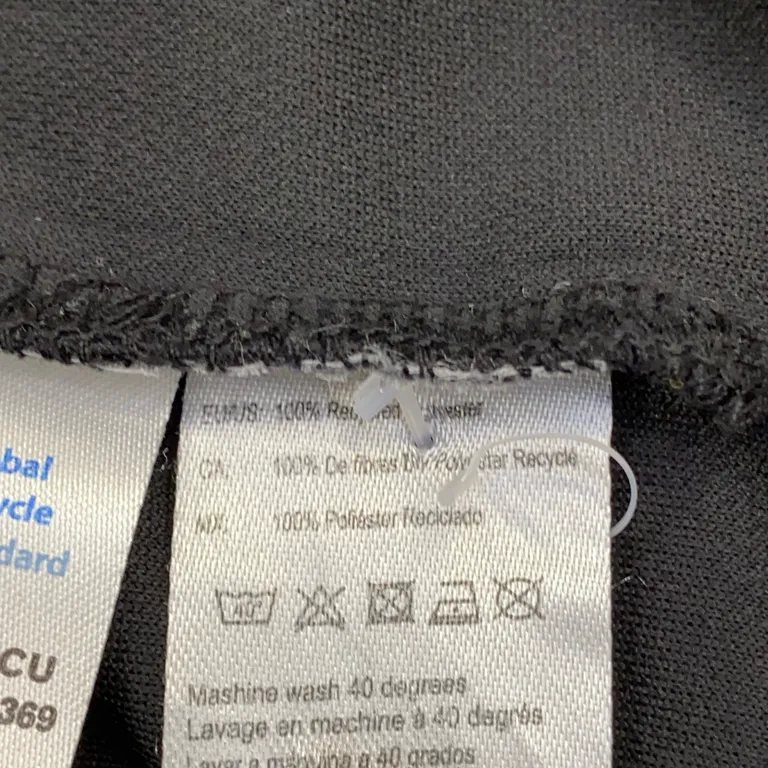 Pikétröja (Svart) från Volvo Polyester - Materialetikett
