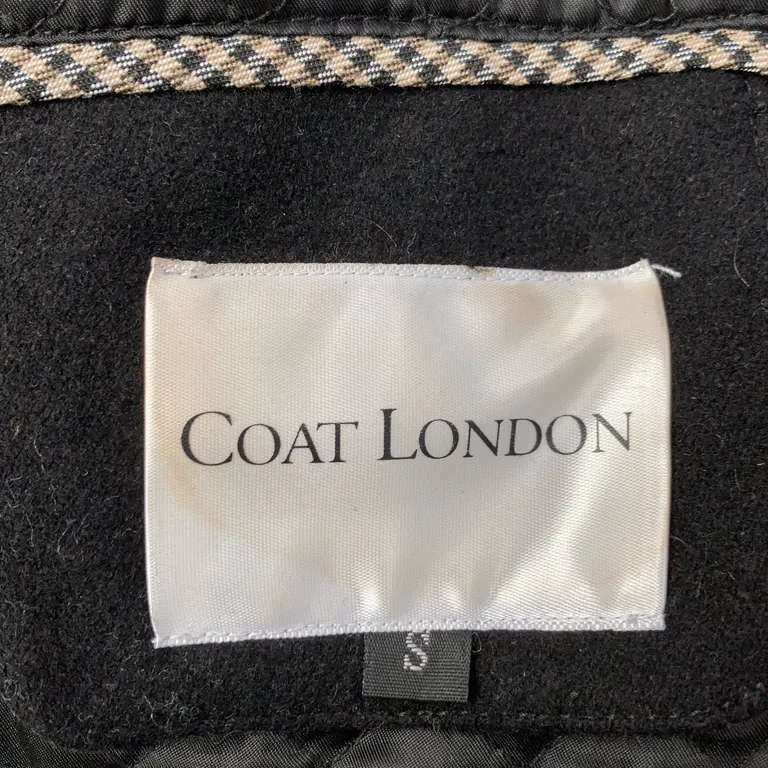 Kappa (Svart) från Coat London - Varumärke