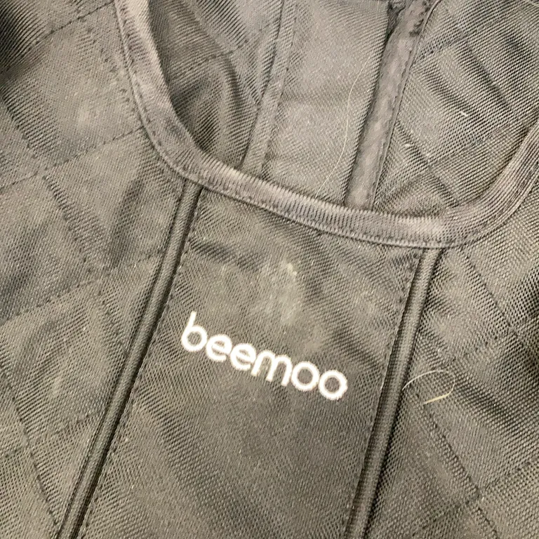 Hoppgunga (Svart) från Beemoo - Smutsig - Framsida