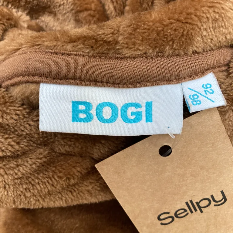 Huvtröja (Brun) från Bogi Polyester - Varumärke