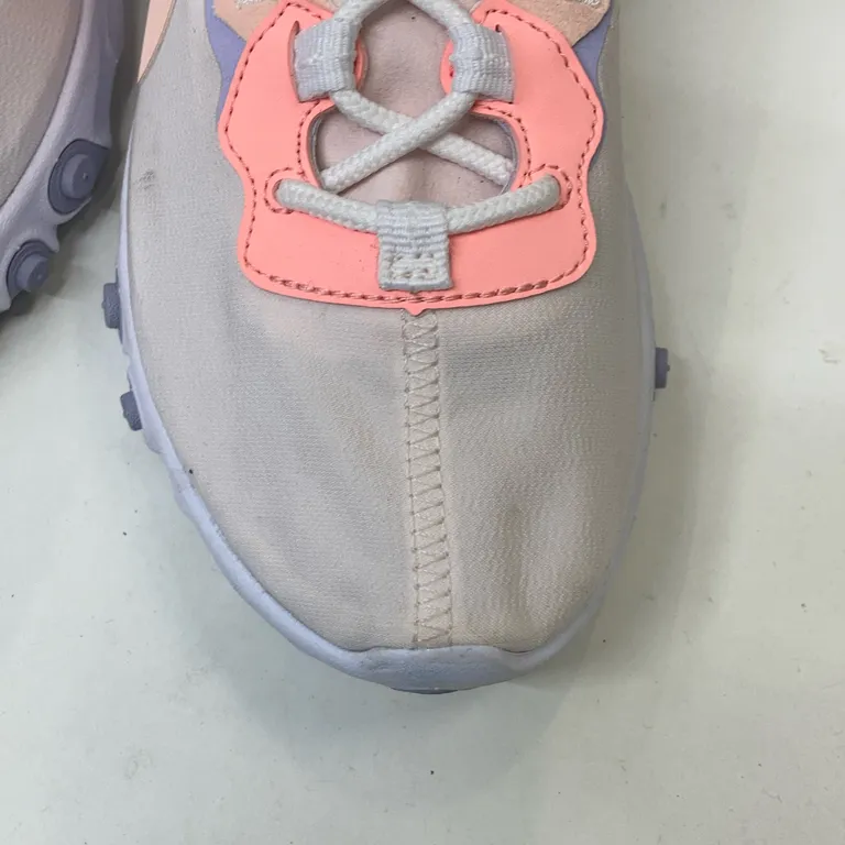 Baskets (Rose, Gris) de Nike - Taché - Avant
