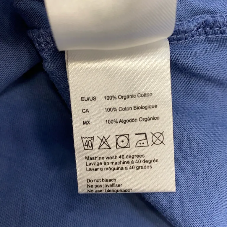 T-shirt (Blå) från Official Volvo Merchandise Ekologisk bomull - Materialetikett