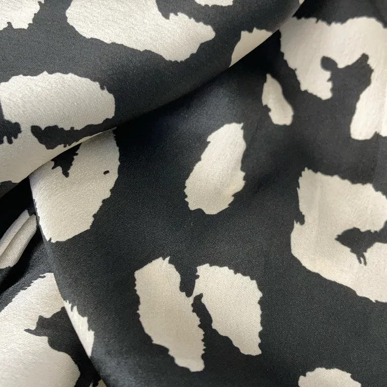 Knytblus (Svart, Vit) från Pernilla Wahlgren Design Polyester - Smutsig - Framsida