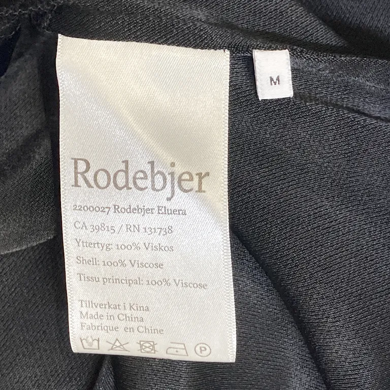 Klänning (Svart) från Rodebjer Viskos - Materialetikett