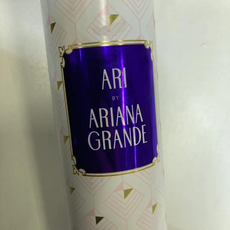Body mist från Ari by Ariana Grande - Varumärke