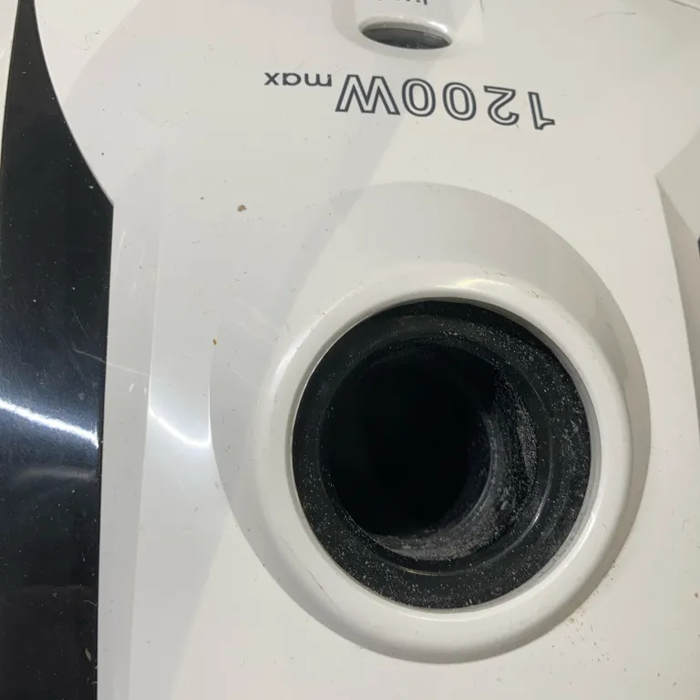 Dammsugare (Vit, Svart) från Voltage - Del saknas - Kant