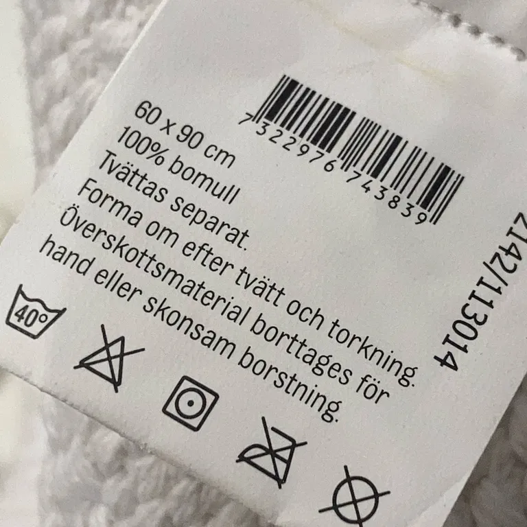 Kortluggad matta (Vit) från Mio Bomull - Materialetikett