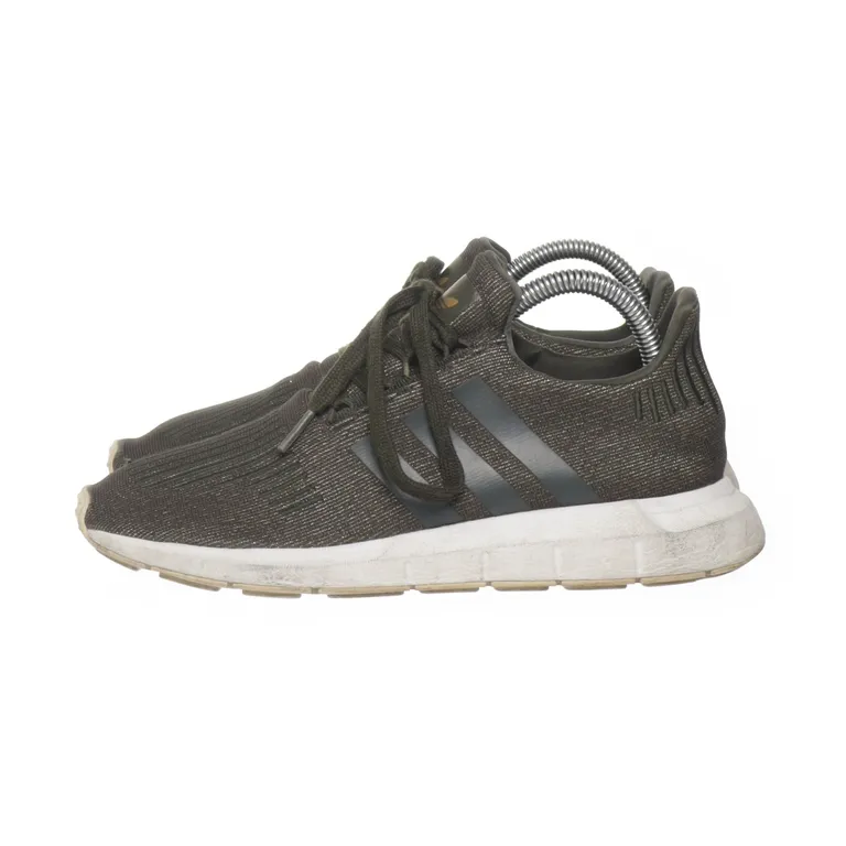 Sneakers (Swift Run) från Adidas - Vinkel 3
