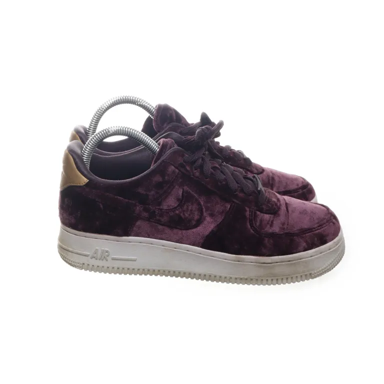 Sneakers (Sammets sneakers ) från Nike