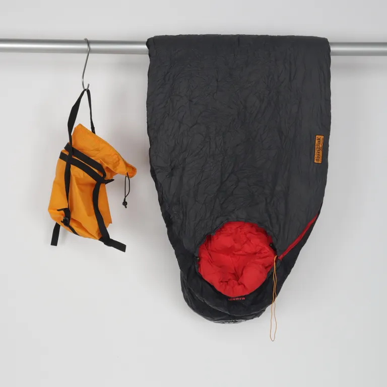 Sovsäck (Röd, Svart) från Mammut