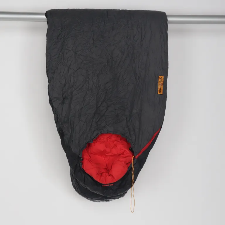 Sovsäck (Röd, Svart) från Mammut - Vinkel 2