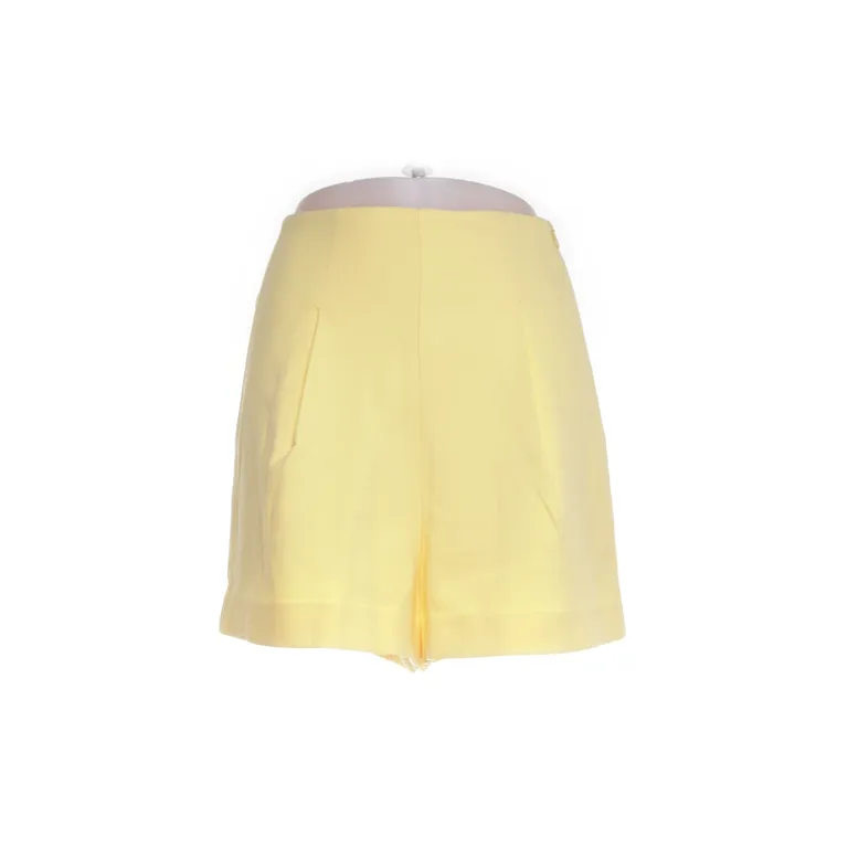 Short (Jaune) de Stradivarius
