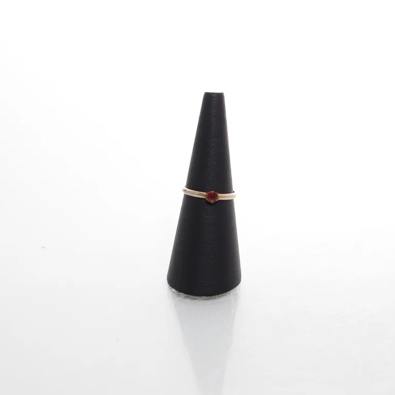 Ring (Guldfärgad, Röd) från Charnier Okänd metall