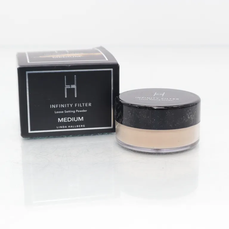 Puder (Infinity Filter Loose Setting Powder shade Medium) från Linda Hallberg