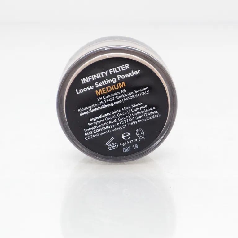 Puder (Infinity Filter Loose Setting Powder shade Medium) från Linda Hallberg - Vinkel 4