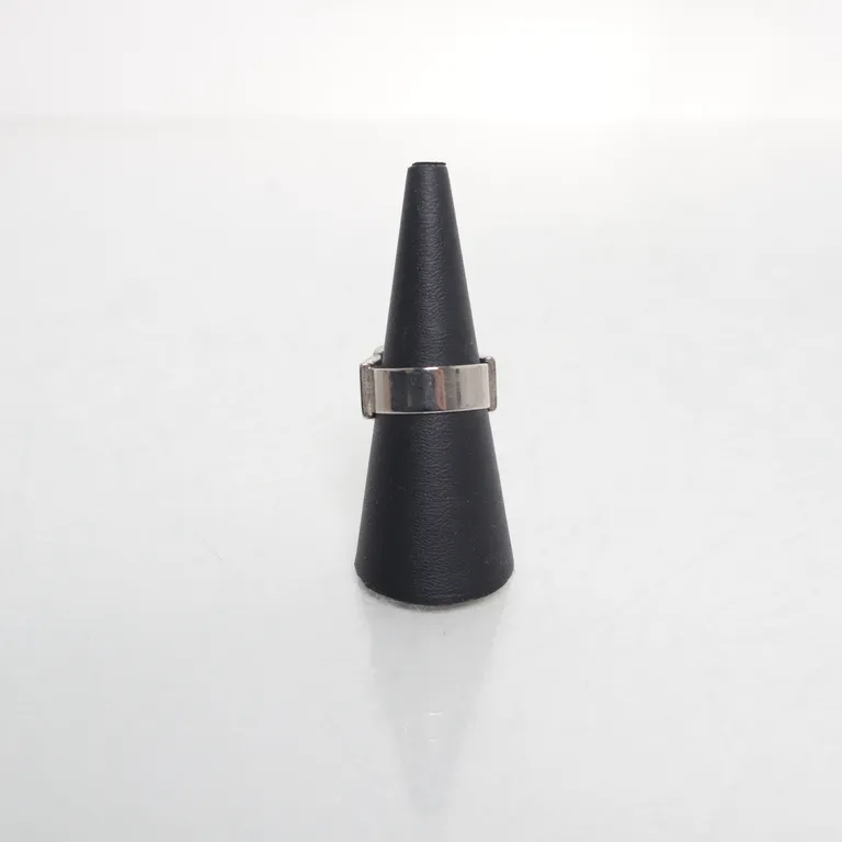 Ring (Silverfärgad) från LBVYR Okänd metall - Vinkel 2