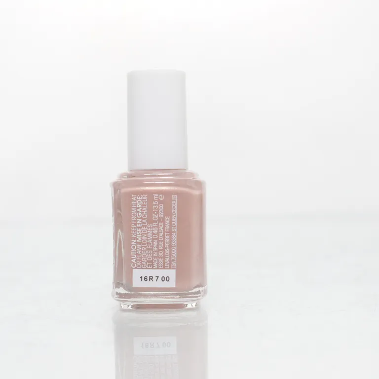 Nagellack (Beige) från Essie - Vinkel 3