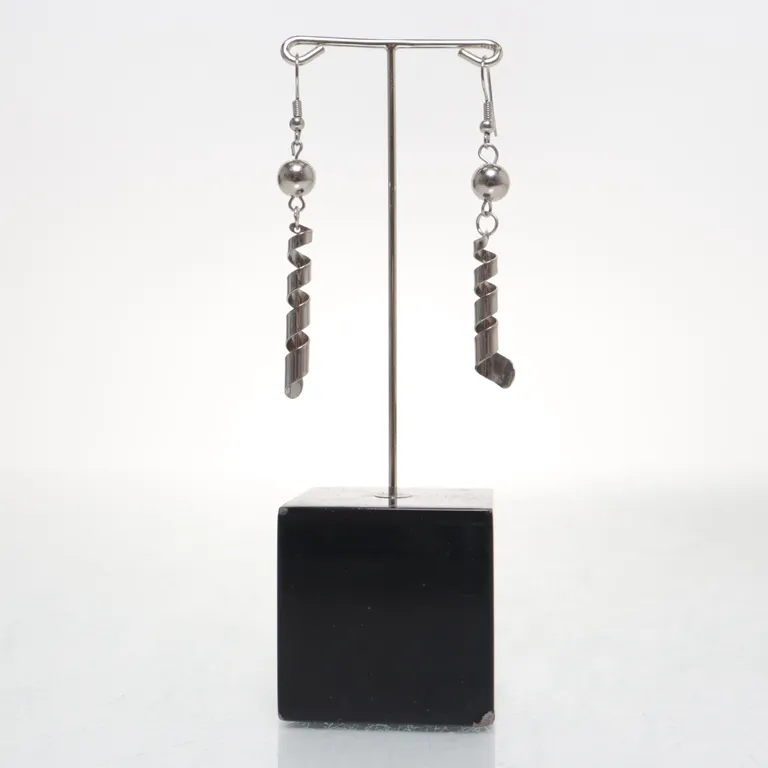 Örhängen (Silverfärgad) Okänd metall