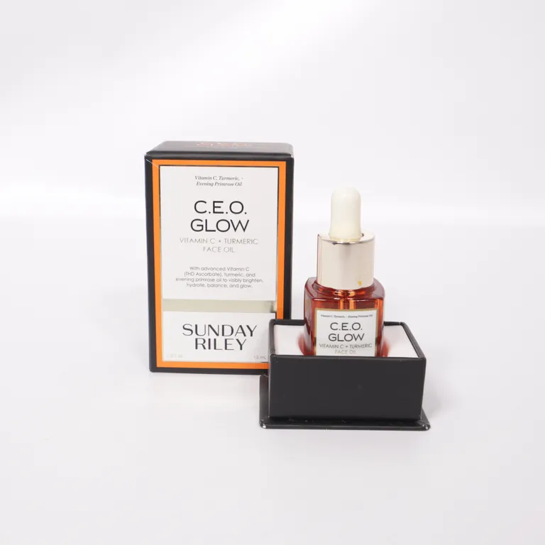 Ansiktsolja (Vitamin C + Turmeric Face Oil) från Sunday Riley