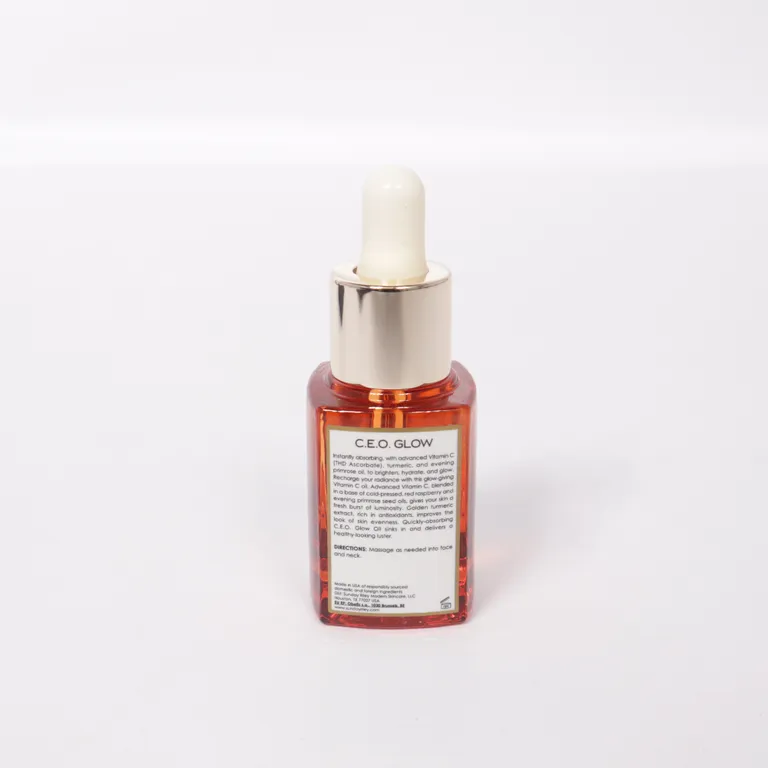 Ansiktsolja (Vitamin C + Turmeric Face Oil) från Sunday Riley - Vinkel 3