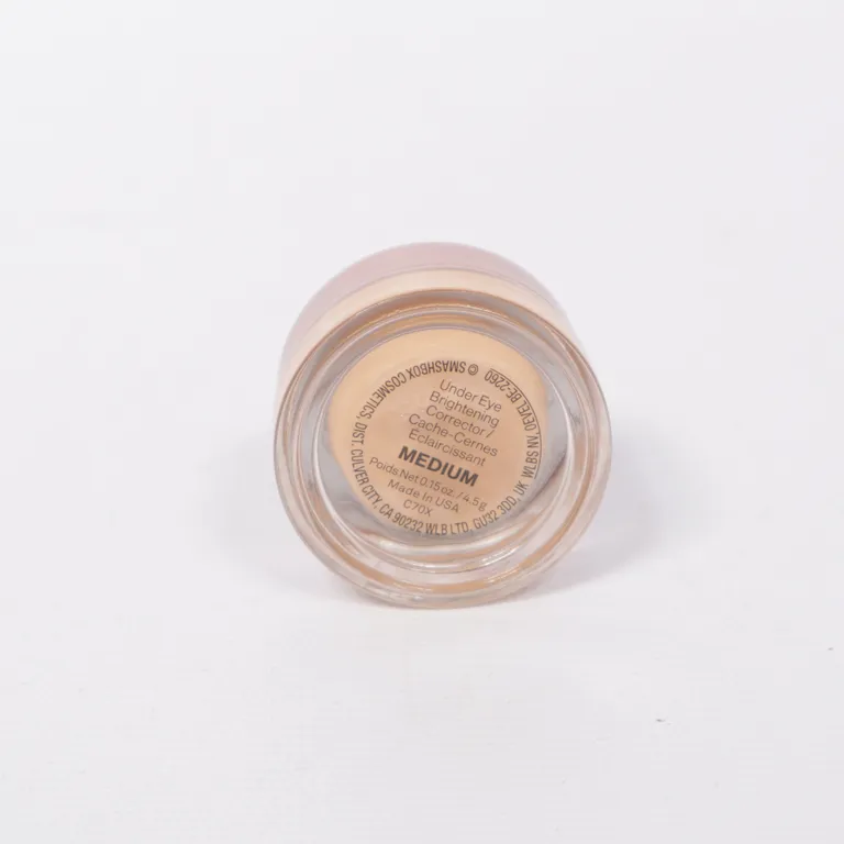 Concealer (Becca Under Eye Brightening Corrector, Medium) från Smashbox - Vinkel 3