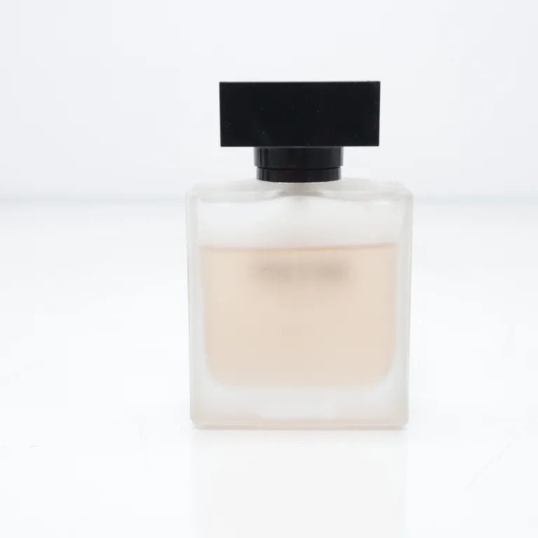 Eau de Parfum (Hotshot But Hotter) från Linn Ahlborg x Nordicfeel - Vinkel 2
