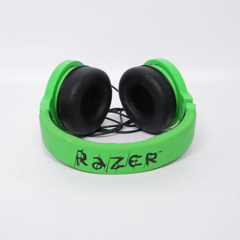 Hörlurar (Grön) från Razer - Vinkel 2