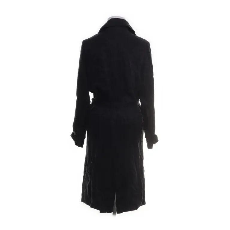 Trenchcoat (Schwarz) von Massimo Dutti Cupro - Winkel 2