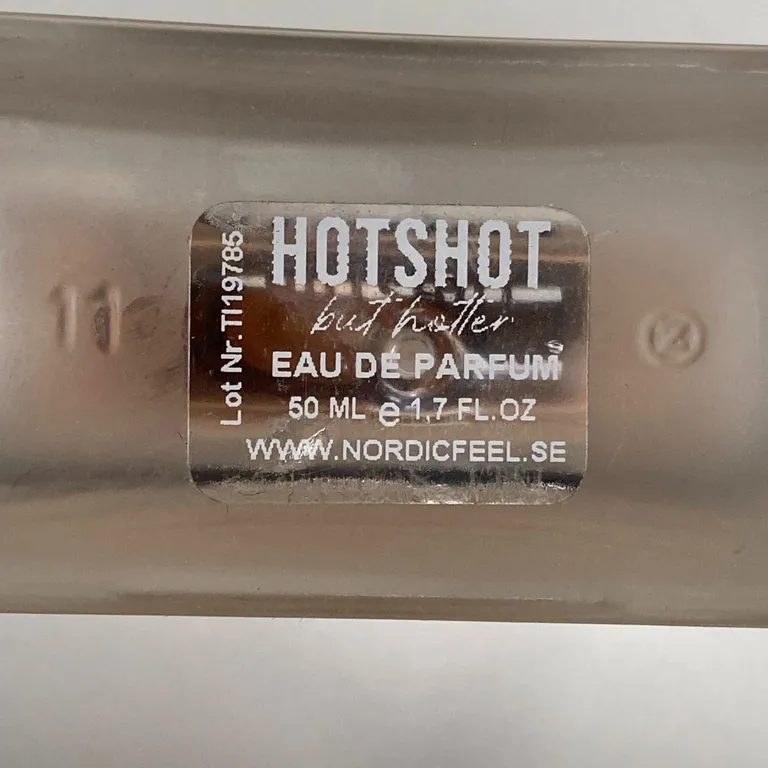 Eau de Parfum (Hotshot But Hotter) från Linn Ahlborg x Nordicfeel - adminAltSuffix