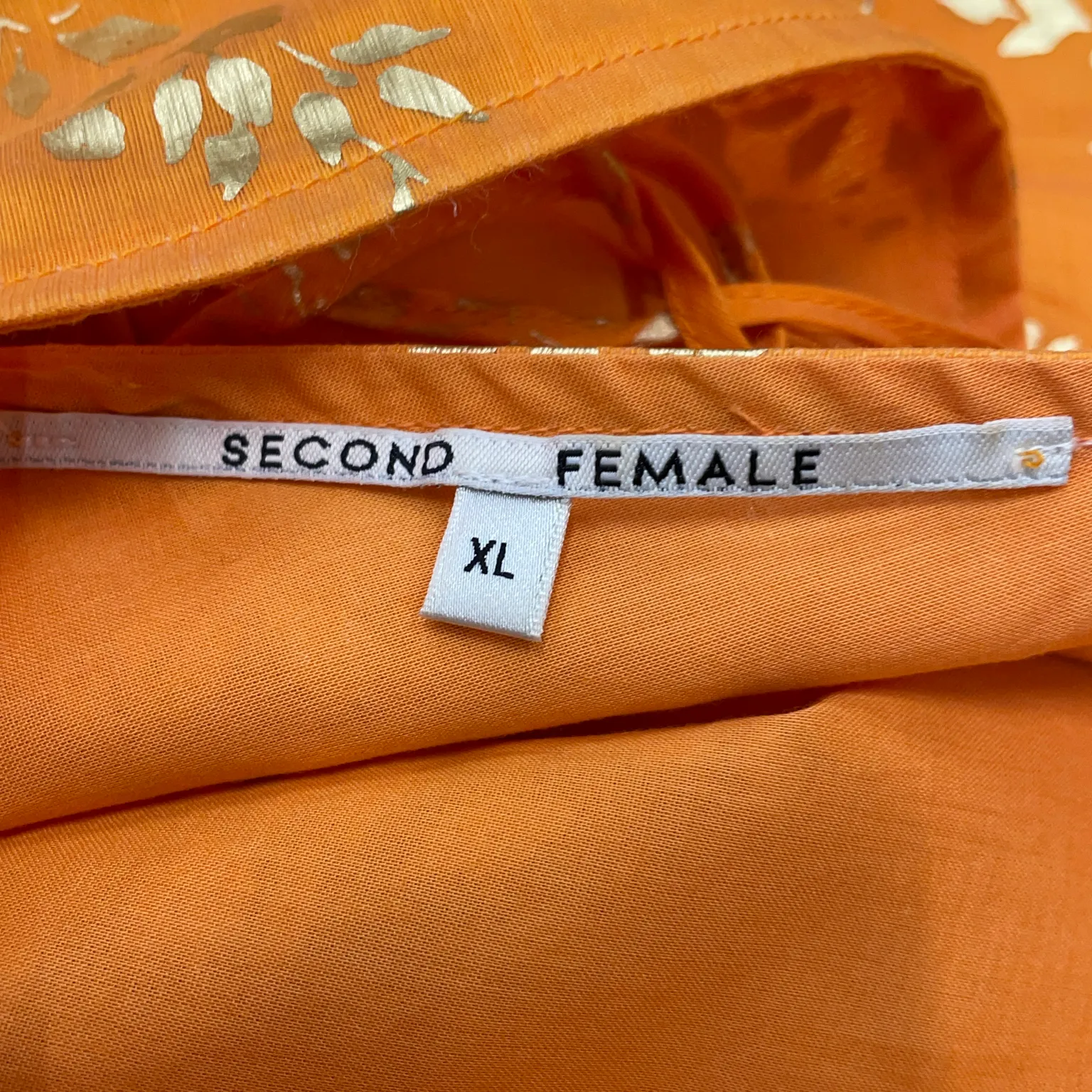 Second Female - bild 4