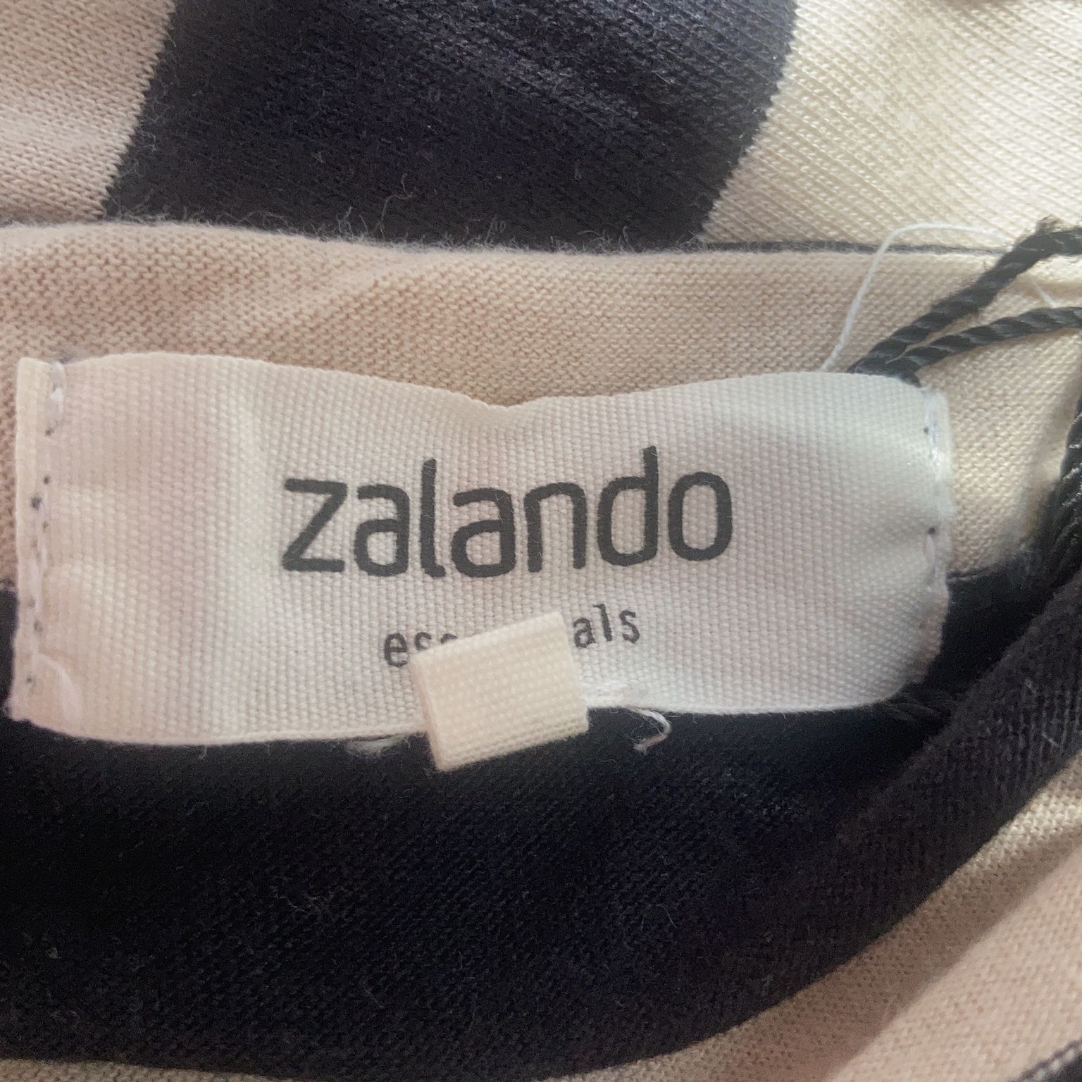 Zalando Essentials