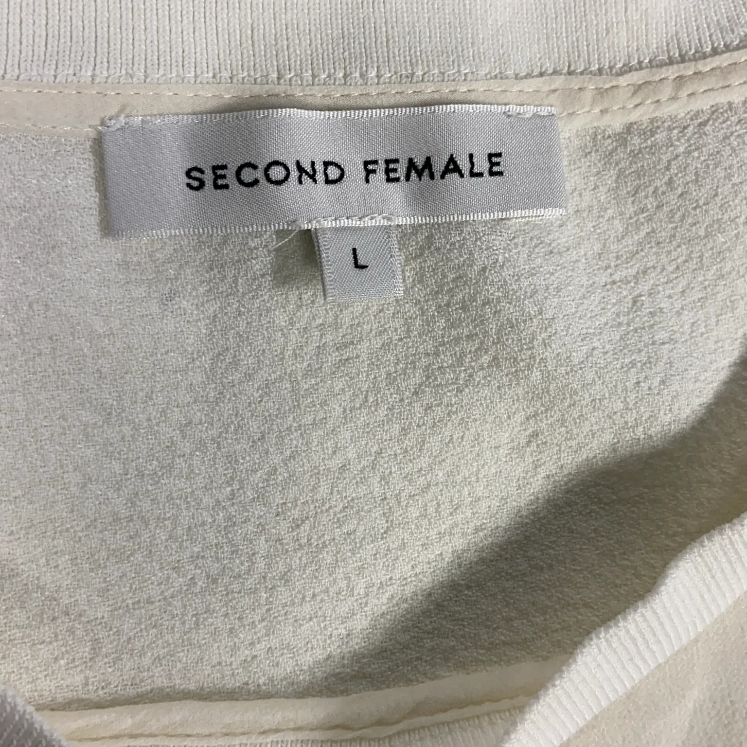 Second Female - bild 3