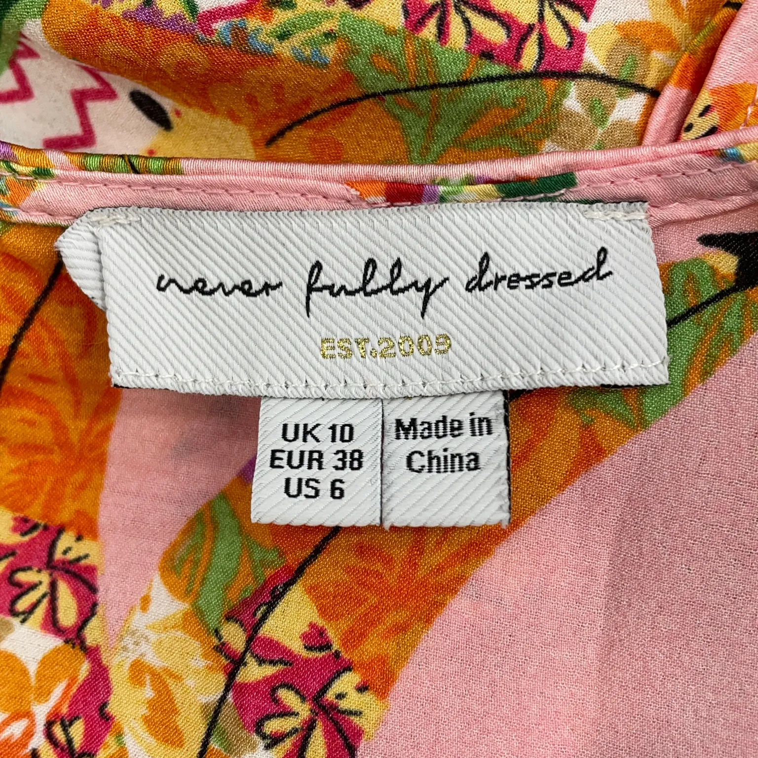 Never Fully Dressed - bild 3