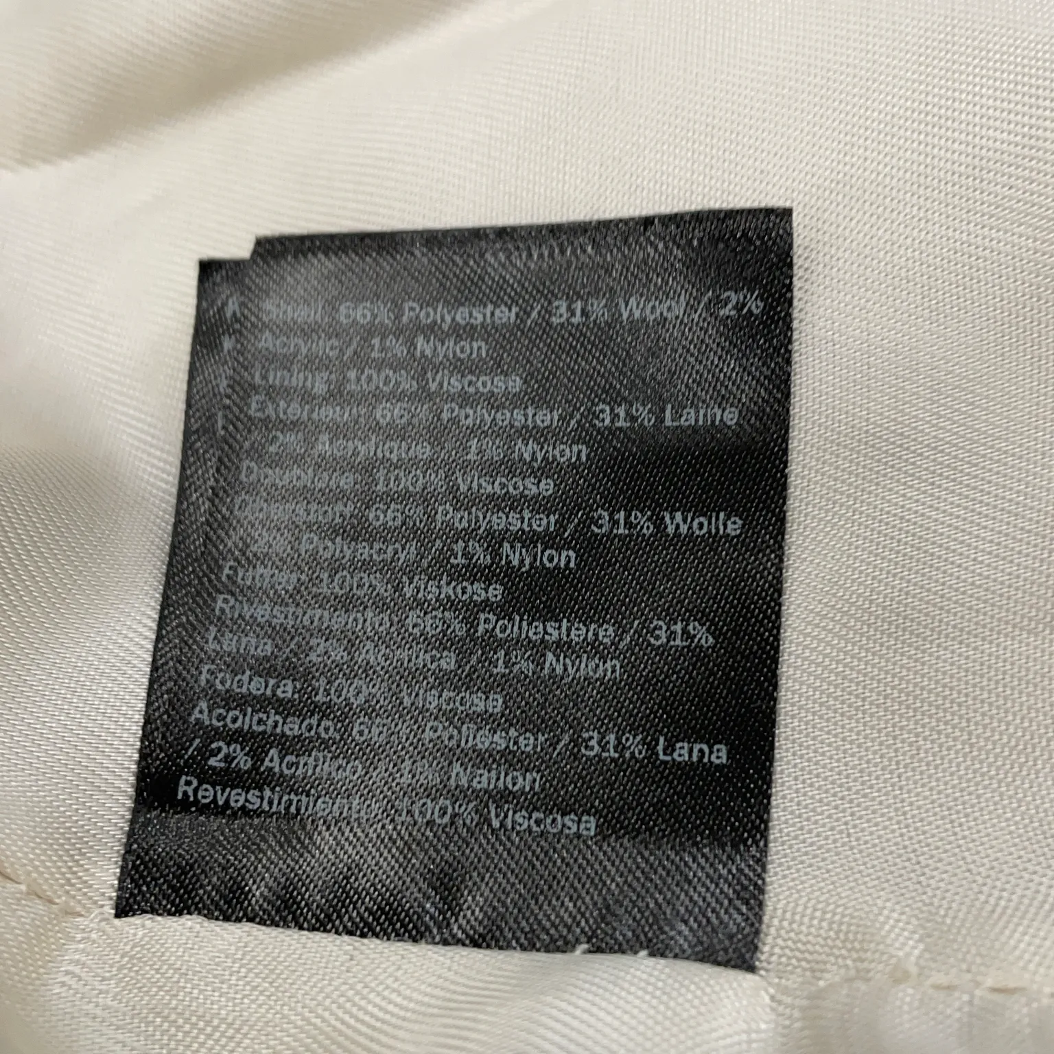 Second Female - bild 4