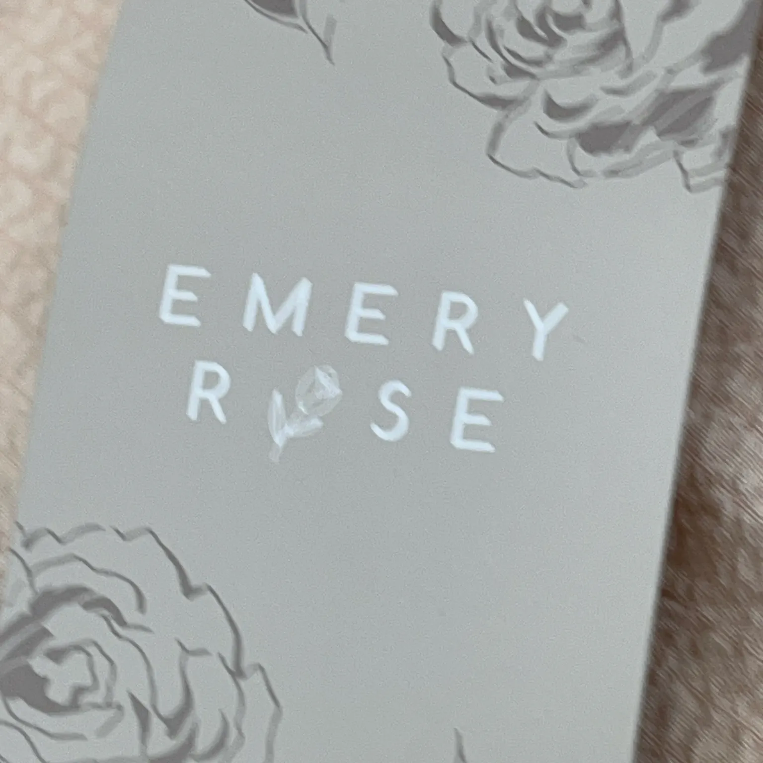 Emery Rose - bild 3