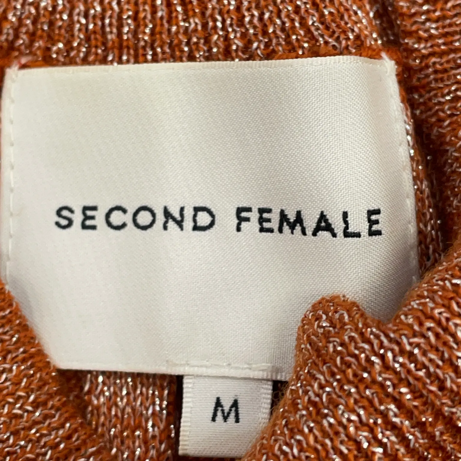 Second Female - bild 3