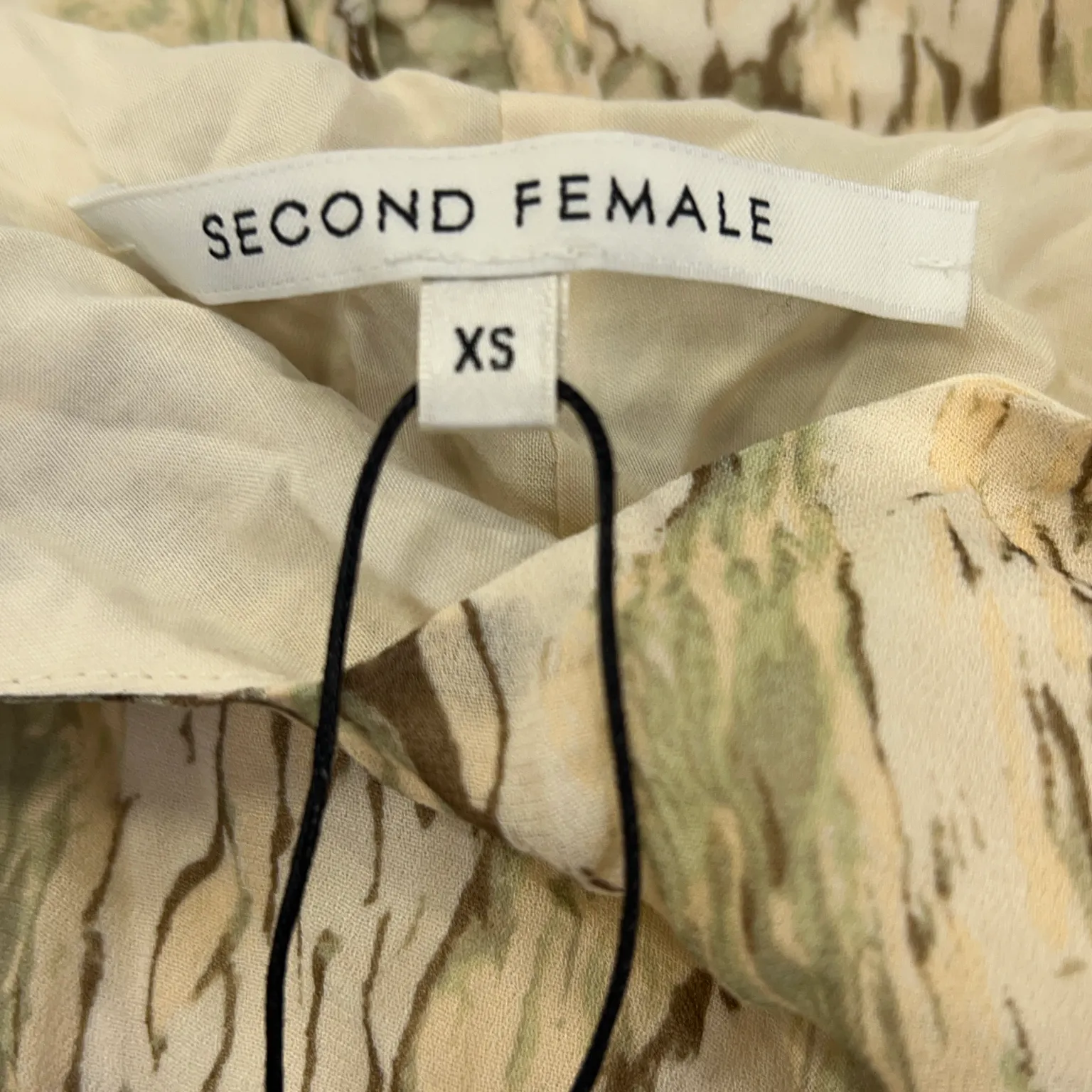 Second Female - bild 3