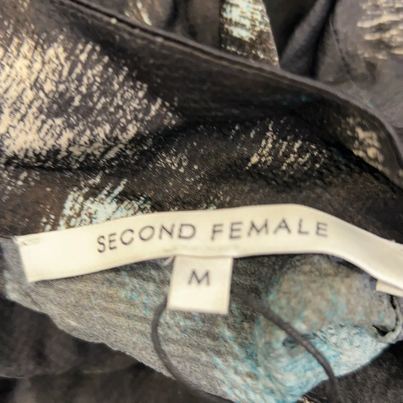 Second Female - bild 3