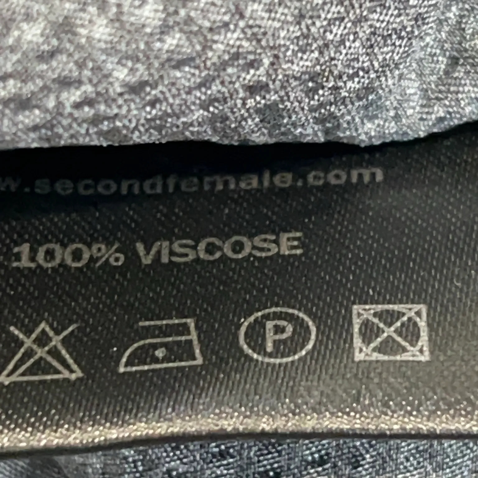 Second Female - bild 4