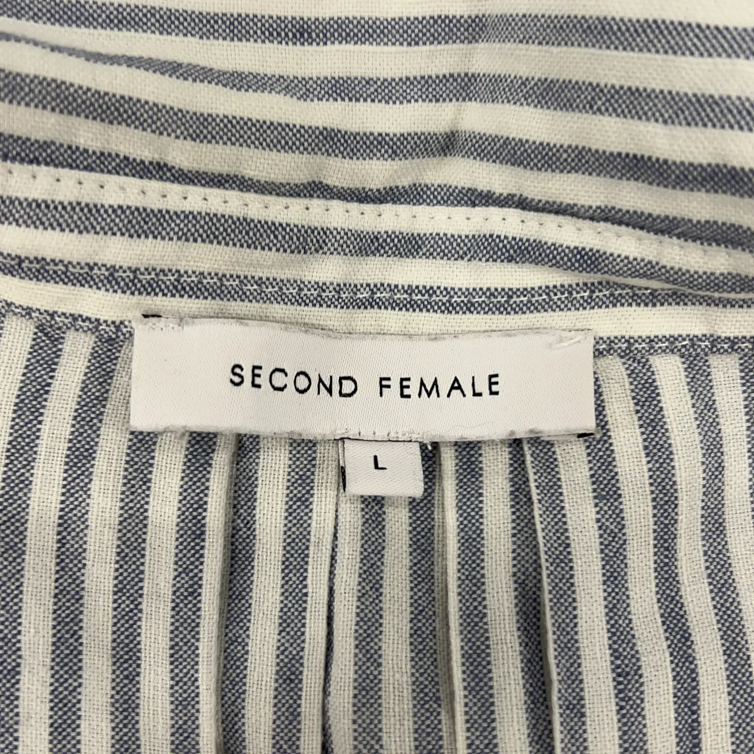 Second Female - bild 3