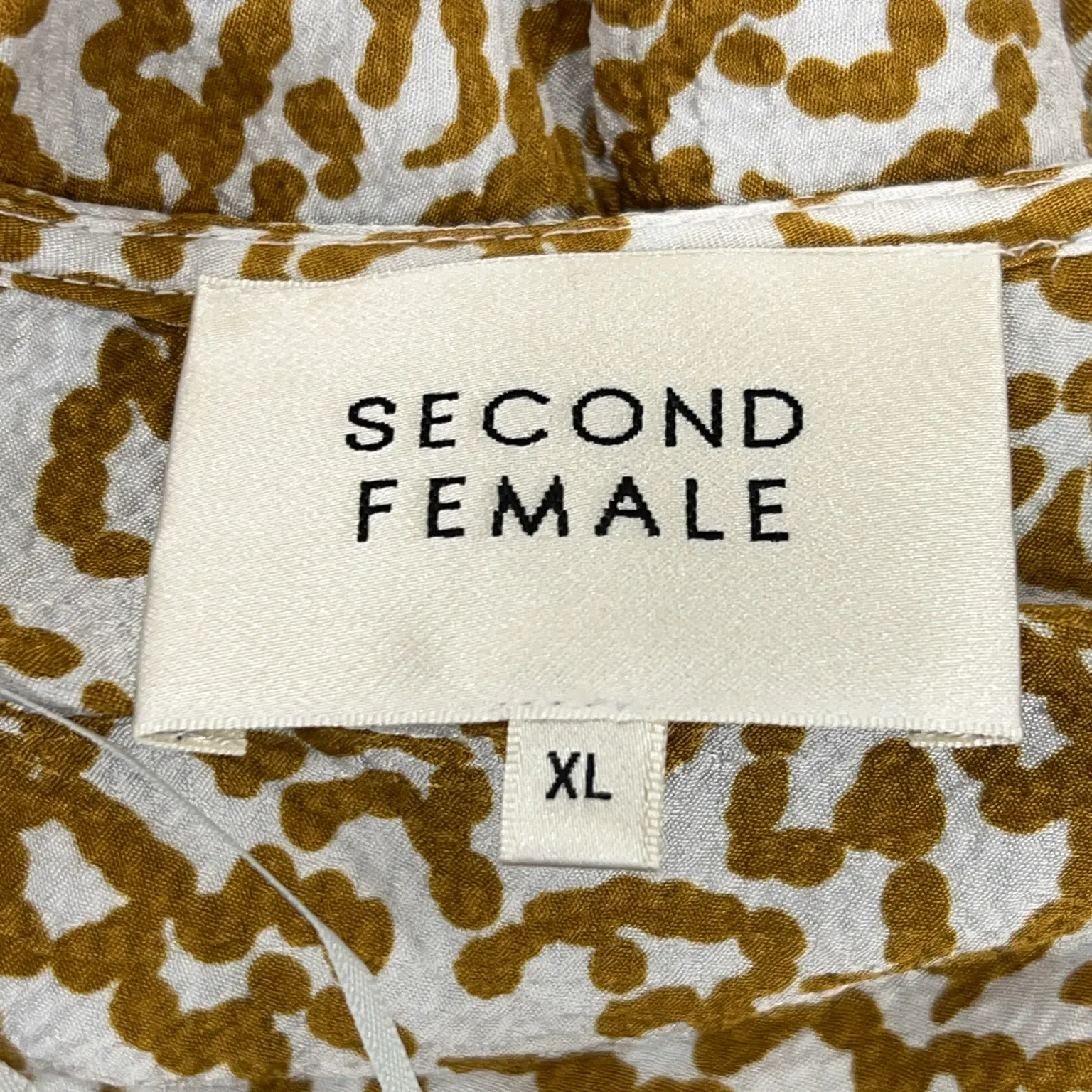 Second Female - bild 3