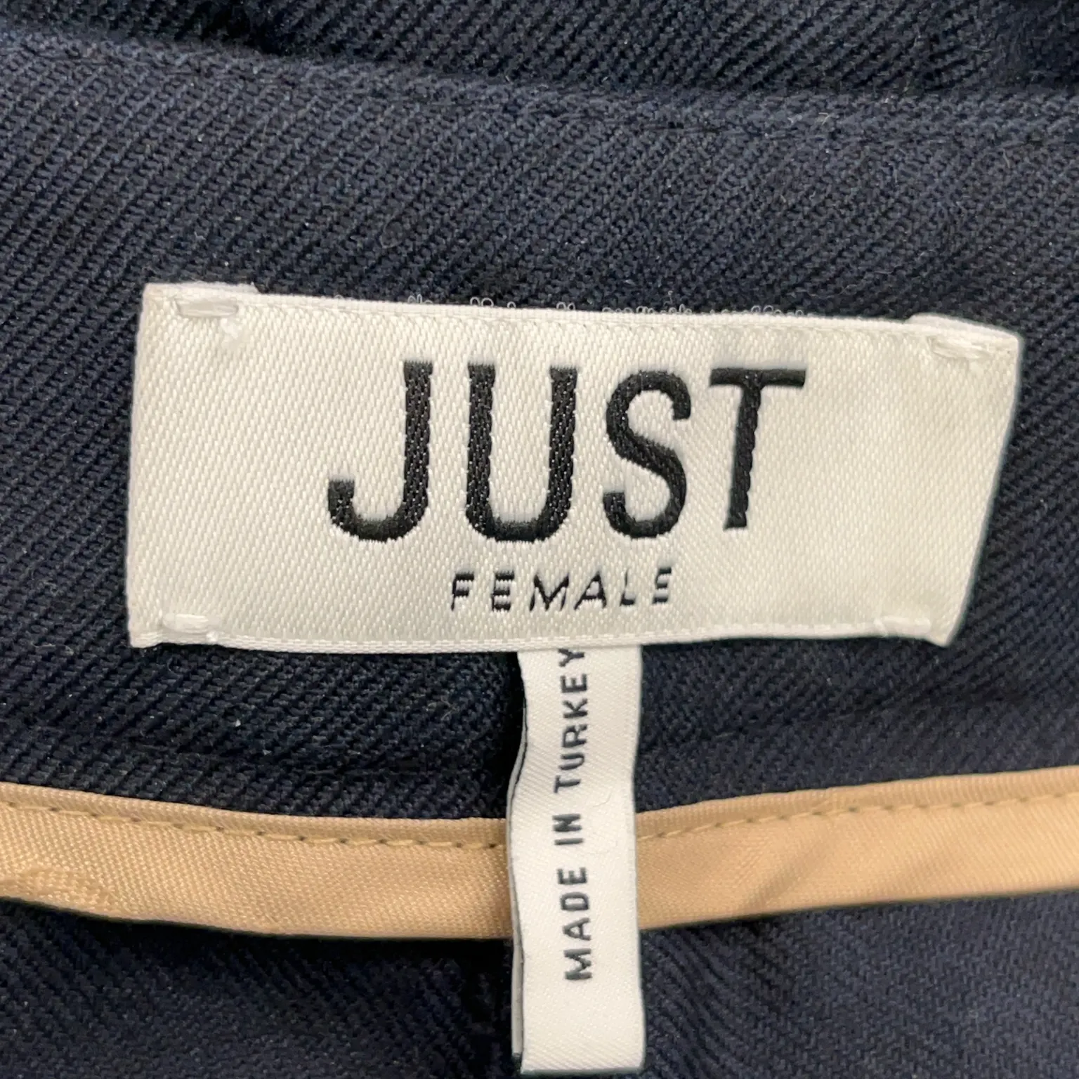 Just Female - bild 3