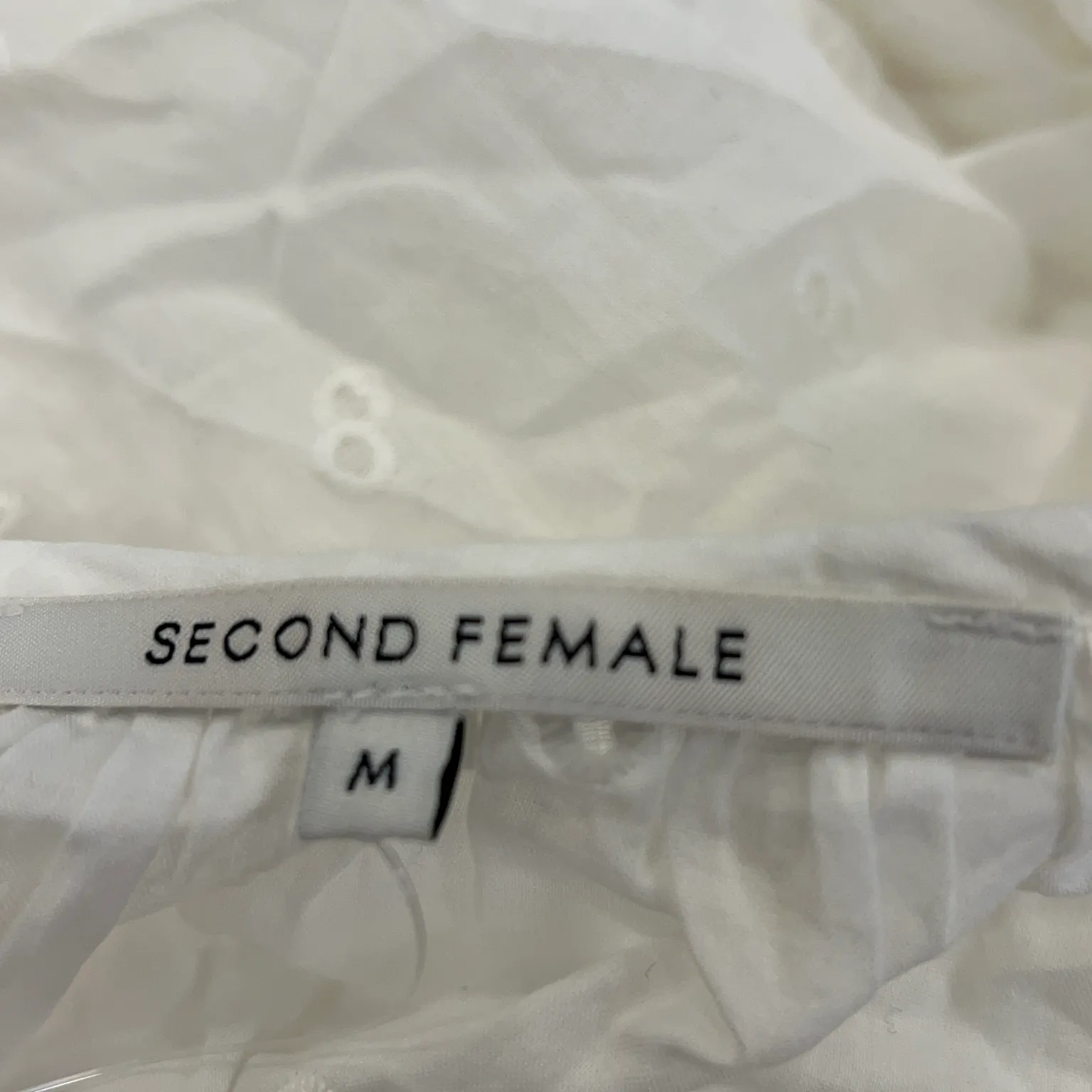 Second Female - bild 3