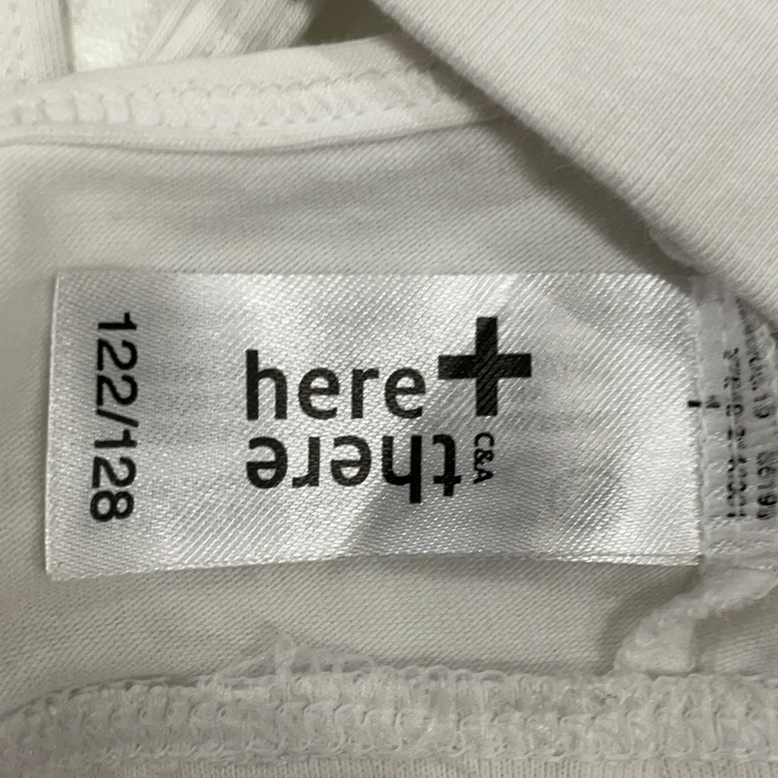 Here + There by C&A - bild 3